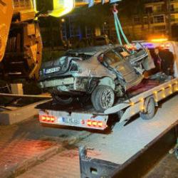 Alt ge&ccedil;ide d&uuml;ş&uuml;p yanan otomobilin s&uuml;r&uuml;c&uuml;s&uuml; hayatını kaybetti