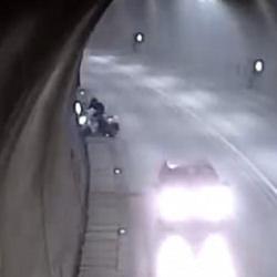 Amasya'da motosiklet s&uuml;r&uuml;c&uuml;s&uuml;n&uuml;n dikkatsizliği kazayla sonu&ccedil;landı