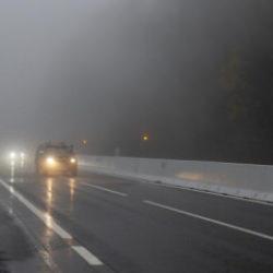 Bolu Dağı&rsquo;nda sis ve sağanak: G&ouml;r&uuml;ş mesafesi d&uuml;şt&uuml;