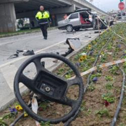Antalya'da ambulansa yol verme kazası: Ortalık savaş alanına d&ouml;nd&uuml;
