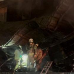 Başakşehir&rsquo;deki sanayi sitesinde yangın: T&uuml;m iş yeri alev alev 