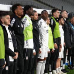 Beşiktaş'ta kul&uuml;be sınıfta kaldı! Kenardan sadece 4 goll&uuml;k katkı