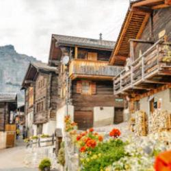 Bu k&ouml;ye taşınanlara &ccedil;ılgın teşvik: Her yetişkin i&ccedil;in 25 bin, her &ccedil;ocuk i&ccedil;in 12 bin dolar!