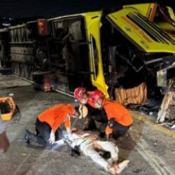 Endonezya'da yolcu otob&uuml;s&uuml; faciası