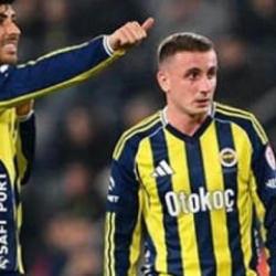 Eleştirilerin odağındaki Kerem Akt&uuml;rkoğlu ma&ccedil; bitince yıkıldı! G&uuml;ndem olan kare