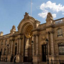 Fransa'da bir soygun daha! Elysee Sarayı&rsquo;ndan binlerce avroluk g&uuml;m&uuml;ş eşya &ccedil;alındı