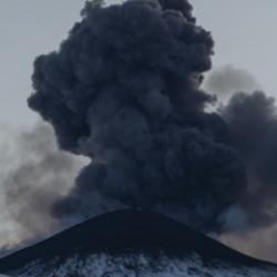 Etna Yanardağı&rsquo;nın volkanik faaliyeti devam ediyor