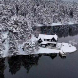 G&ouml;lc&uuml;k Tabiat Parkı&rsquo;nda kış g&uuml;zelliği: G&ouml;l &ccedil;evresine yansıdı