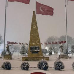 Iğdır'a mevsimin ilk karı d&uuml;şt&uuml;