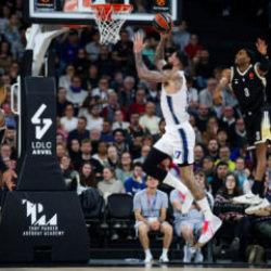 İki uzatmalı ma&ccedil;ta Anadolu Efes mağlup