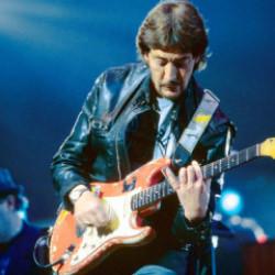 İngiliz m&uuml;ziğinin efsanesi hayatını kaybetti