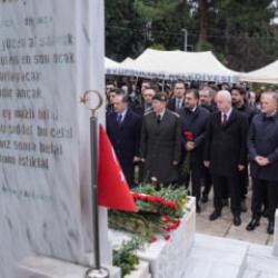 İstiklal şairi Mehmet Akif Ersoy vefatının 89. yılında kabri başında dualarla anıldı