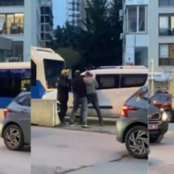 Kadık&ouml;y&rsquo;de trafikteki sopalı kavga kamerada