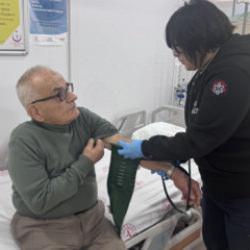 Kalbi 4 dakika duran 85 yaşındaki hasta doktorların m&uuml;dahalesiyle hayata tutundu