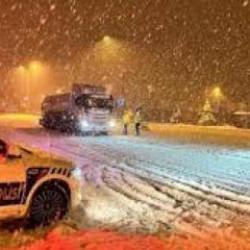 Kars'ta kar nedeniyle 41 k&ouml;y yolu ulaşıma kapandı