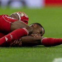 Liverpool'un yıldızının bacağı kırıldı!