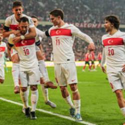 Milli yıldızlara b&uuml;y&uuml;k onur! 2 isim yılın en iyi gen&ccedil;leri arasında