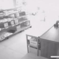 10 yıldır g&ouml;rmediği oğlunun borcu y&uuml;z&uuml;nden bombalı saldırıya uğradı