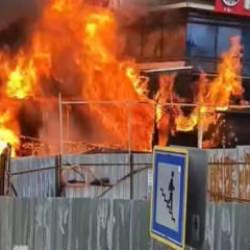 Pendik'te ara&ccedil;ta başlayan yangın binaya sı&ccedil;radı: &Ccedil;ok sayıda ekip b&ouml;lgede!