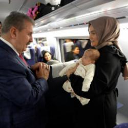 Regaip Kandili&rsquo;nde Destici&rsquo;den YHT&rsquo;de anlamlı jest