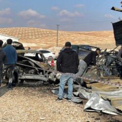  Şantiye alanında 1 konteyner ile 4 ara&ccedil; yandı