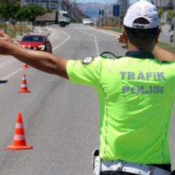 Trafikte 2 hareketi yapan yandı! Hapis cezası alabilirsiniz