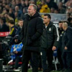 &Uuml;mit &Ouml;zat, 2-1 sonrası Sergen Yal&ccedil;ın'a salladı: Liderden 13 puan geride işi şov...