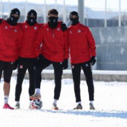 1. Lig ekibi -15 derecede antrenman yaptı
