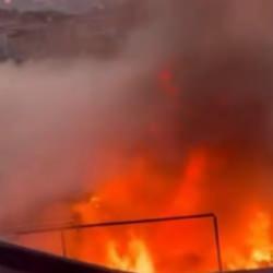 K&uuml;&ccedil;&uuml;k&ccedil;ekmece'de 3 katlı binada yangın