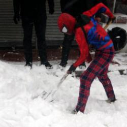 G&ouml;r&uuml;nt&uuml;ler Van'dan: &Ouml;r&uuml;mcek adam kar k&uuml;redi