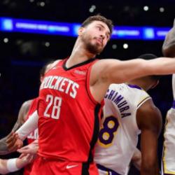 Alperen Şeng&uuml;n sağ ayak bileğinden sakatlandı