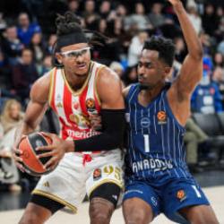 Anadolu Efes sahasında 22 sayı farkla yenildi