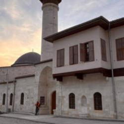 Anadolu'nun ilk camisi Habib-i Neccar k&uuml;llerinden doğdu ve ilk cuma namazına hazırlanıyor