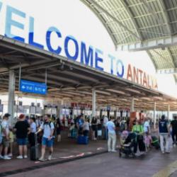 Bakan Ersoy resmen a&ccedil;ıkladı! Antalya'dan yeni rekor geldi!