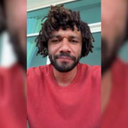 Beşiktaş'ın eski M&uuml;sl&uuml;man yıldızı Elneny Kur'an okudu! Beğeniler yağmur gibi geldi