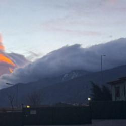 Bursa'da kuvvetli r&uuml;zgar! Mercek bulutu oluştu