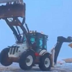 Diyarbakır'da kep&ccedil;e operat&ouml;r&uuml; iş makinasıyla drift attı