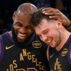 Doncic ve LeBron James 65 sayı &uuml;retti! Lakers, Grizzlies'i devirdi
