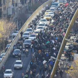 İran'da protestolar s&uuml;r&uuml;yor: 4 &ouml;l&uuml;, 17 yaralı, 30 g&ouml;zaltı