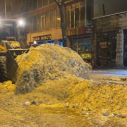 Kars&rsquo;ta 500 kamyon kar şehir dışına taşındı