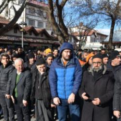 Konya'da vatandaşlar Ebu Ubeyde ve Gazze şehitleri i&ccedil;in saf tuttu