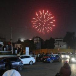 Pakistan'da yeni yıl kutlamaları kana bulandı... Havaya a&ccedil;ılan ateş 25 kişiyi yaraladı