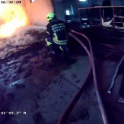 Narenciye fabrikasında &ccedil;ıkan yangına, &ccedil;ok sayıda ekip m&uuml;dahale etti