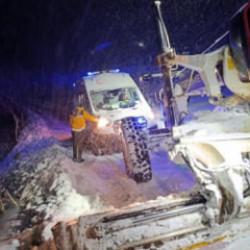 Sağlık ekipleri greyder eşliğinde 1 yaşındaki Mina'ya ulaştı