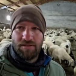 Sivas'a lapa lapa kar yağdı: Değmeyin &ccedil;obanın keyfine