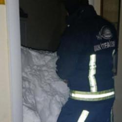 Van'da bir mahalleye &ccedil;ığ d&uuml;şt&uuml;: 1 kişi kayıp, 22 ev boşaltıldı