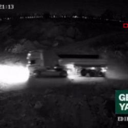 Yol kenarına hafriyat d&ouml;ken kamyon s&uuml;r&uuml;c&uuml;s&uuml;ne 63 bin lira ceza; olay anı kamerada