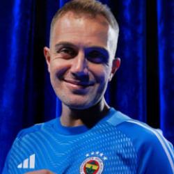 10 yıl sonra Fenerbah&ccedil;e'ye geri d&ouml;nd&uuml;! Transfer resmen a&ccedil;ıklandı