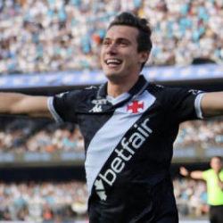 1 ay &ouml;nce diz sakatlığı yaşamıştı! Sol beke Lucas Piton! Raporlar inceleniyor 