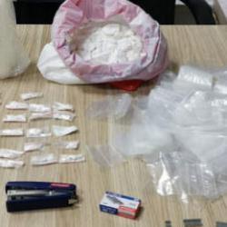 Yanındaki poşette 650 gram kokainle yakalandı